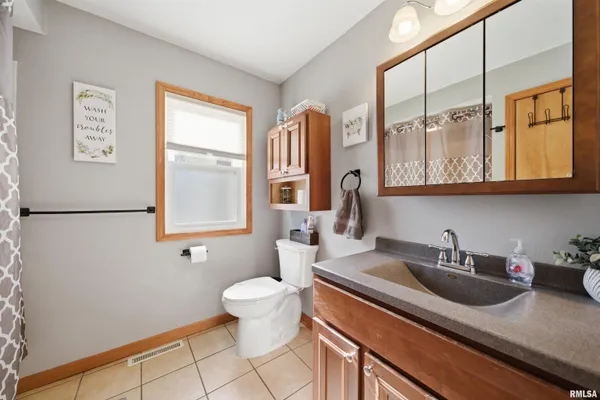 $210,000 | 218 Timberlan Road, Metamora, IL 61548