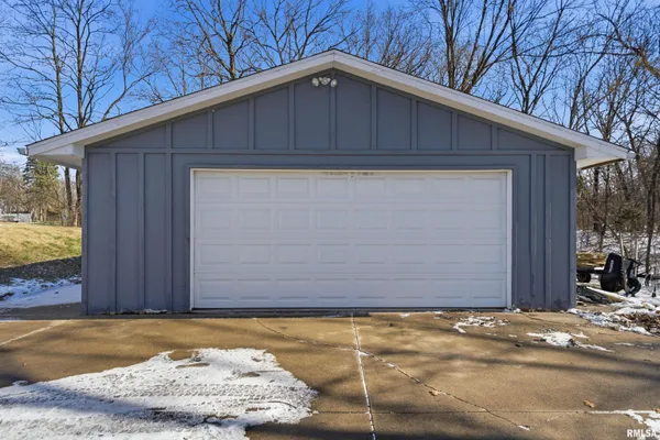 $210,000 | 218 Timberlan Road, Metamora, IL 61548