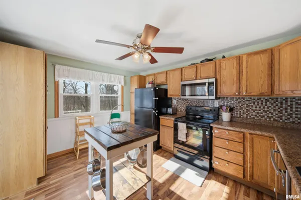 $210,000 | 218 Timberlan Road, Metamora, IL 61548