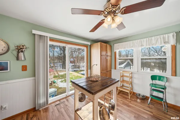 $210,000 | 218 Timberlan Road, Metamora, IL 61548