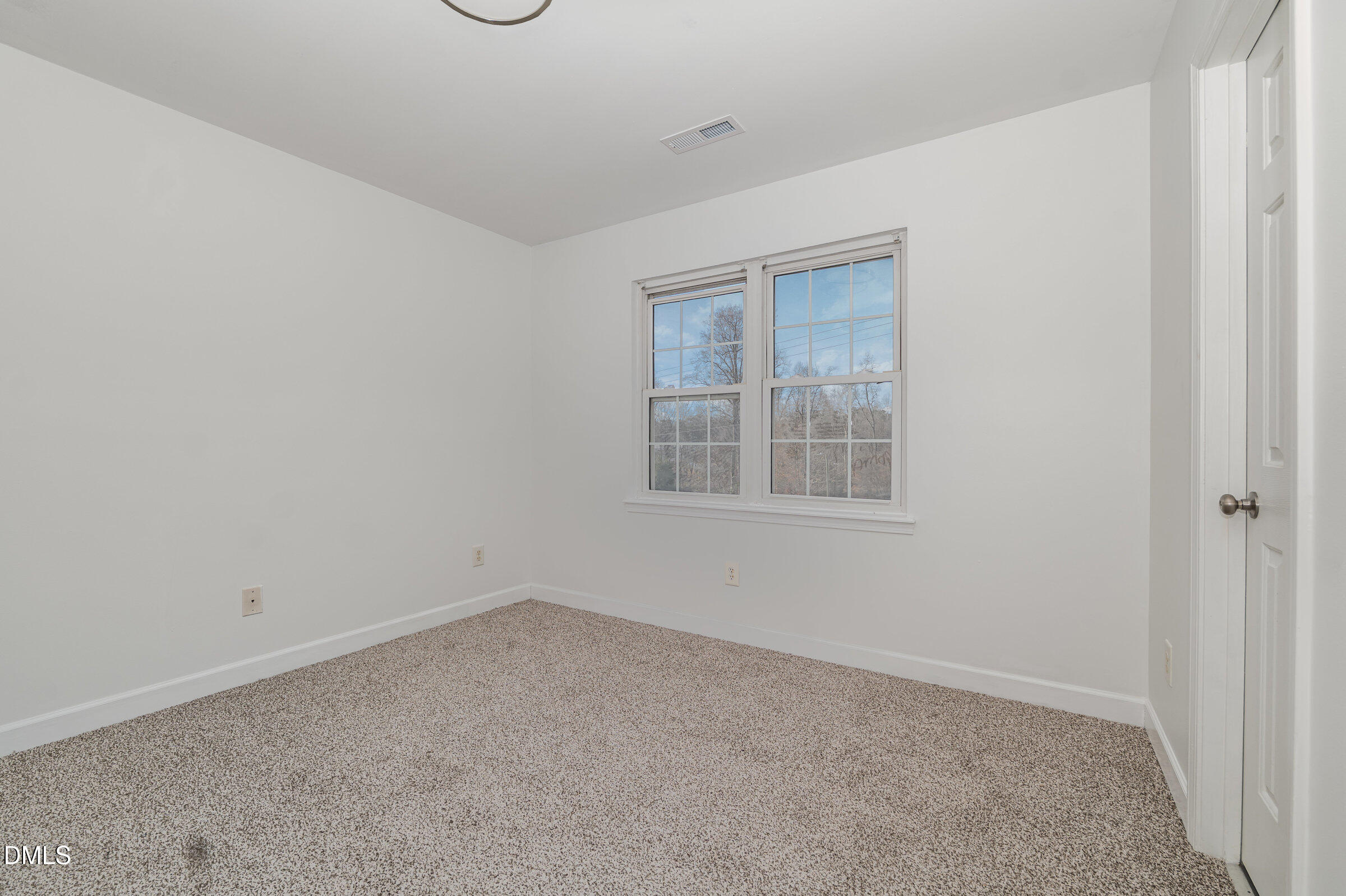 700 Thompson Road Graham, NC 27253 - Photo 24 of 34 an empty room with a window