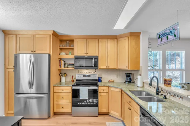 $299,999 | 1501 Deermouse Way, Hendersonville, NC 28792