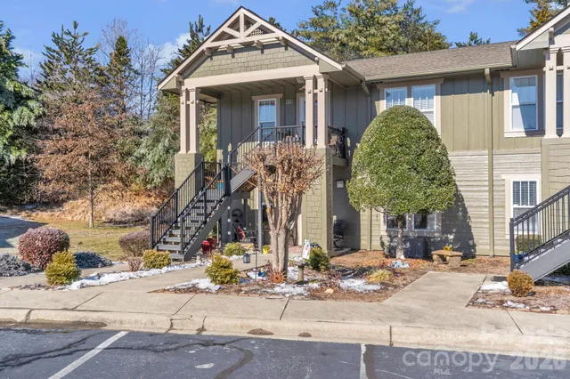 $299,999 | 1501 Deermouse Way, Hendersonville, NC 28792