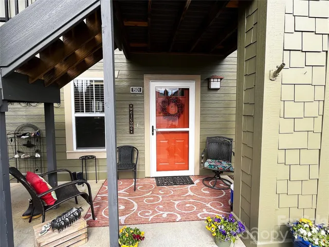 $299,999 | 1501 Deermouse Way, Hendersonville, NC 28792