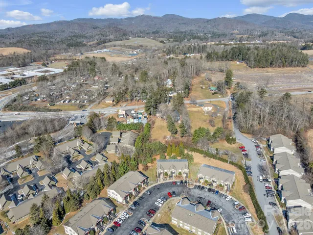 $299,999 | 1501 Deermouse Way, Hendersonville, NC 28792