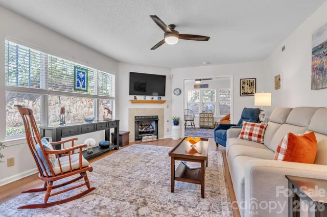 $299,999 | 1501 Deermouse Way, Hendersonville, NC 28792