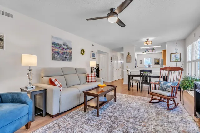 $299,999 | 1501 Deermouse Way, Hendersonville, NC 28792