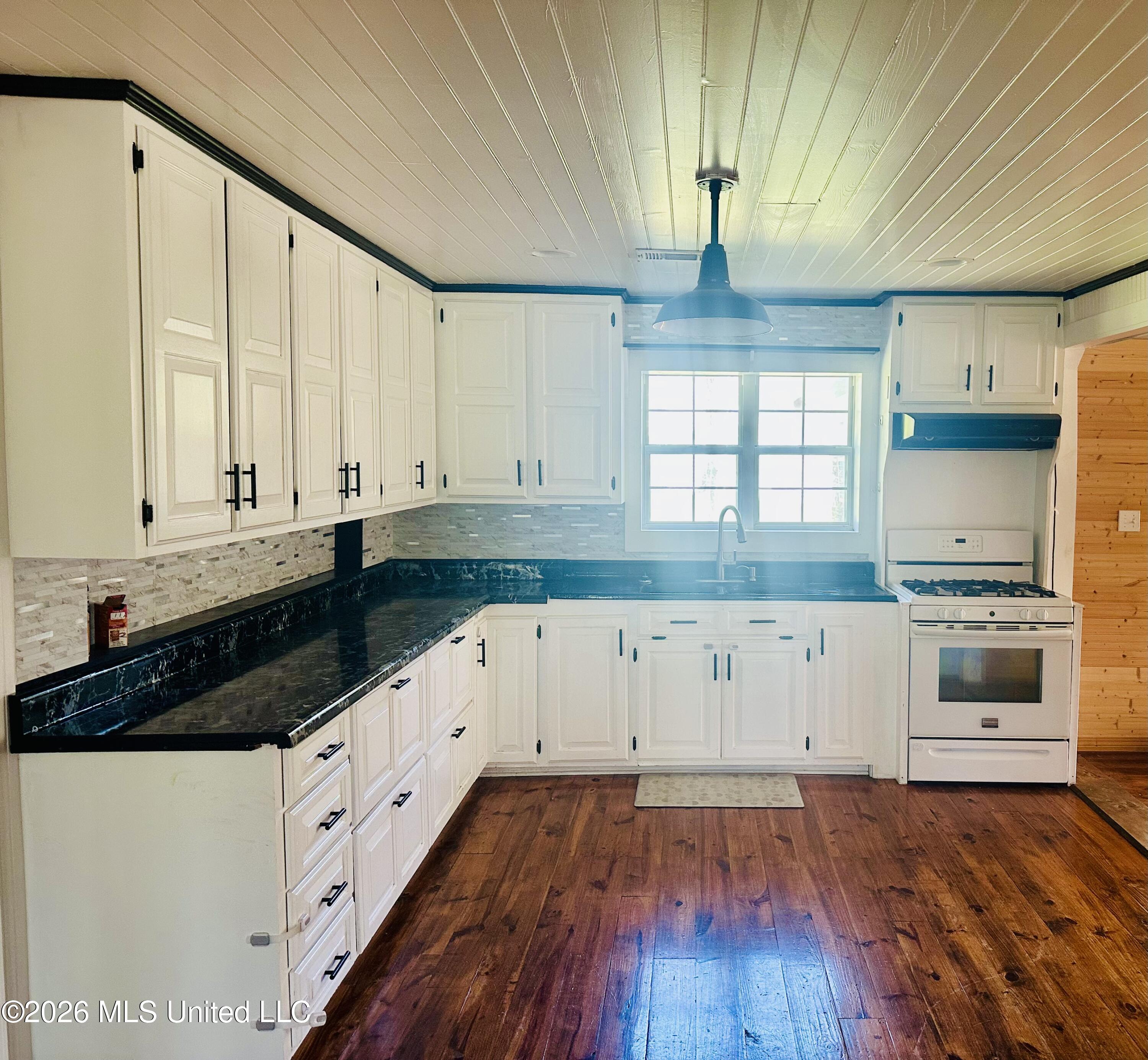 147 Clifford Road Natchez, MS 39120 - Photo 13 of 32 IMG_4404