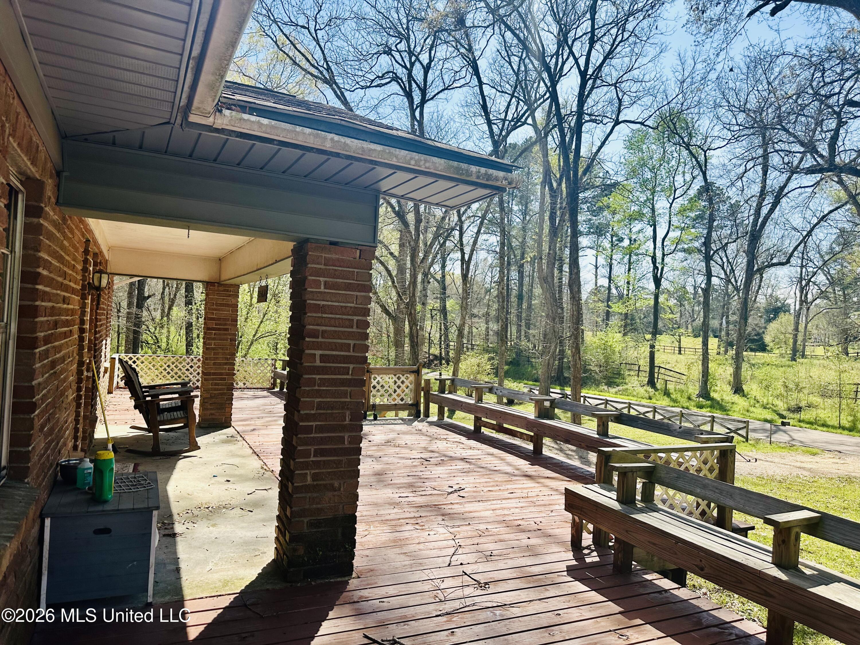 147 Clifford Road Natchez, MS 39120 - Photo 4 of 32 IMG_4419