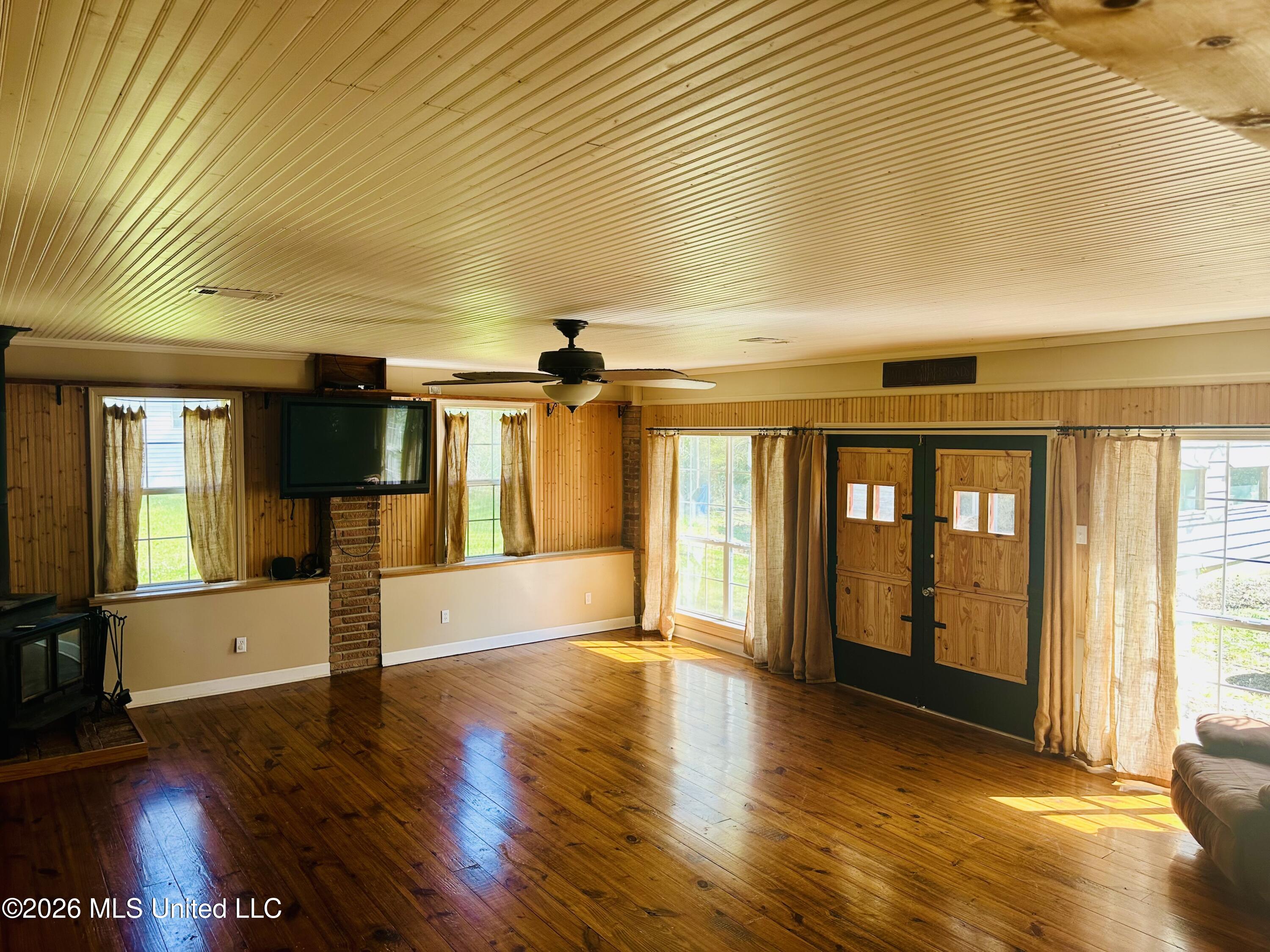 147 Clifford Road Natchez, MS 39120 - Photo 6 of 32 IMG_4423