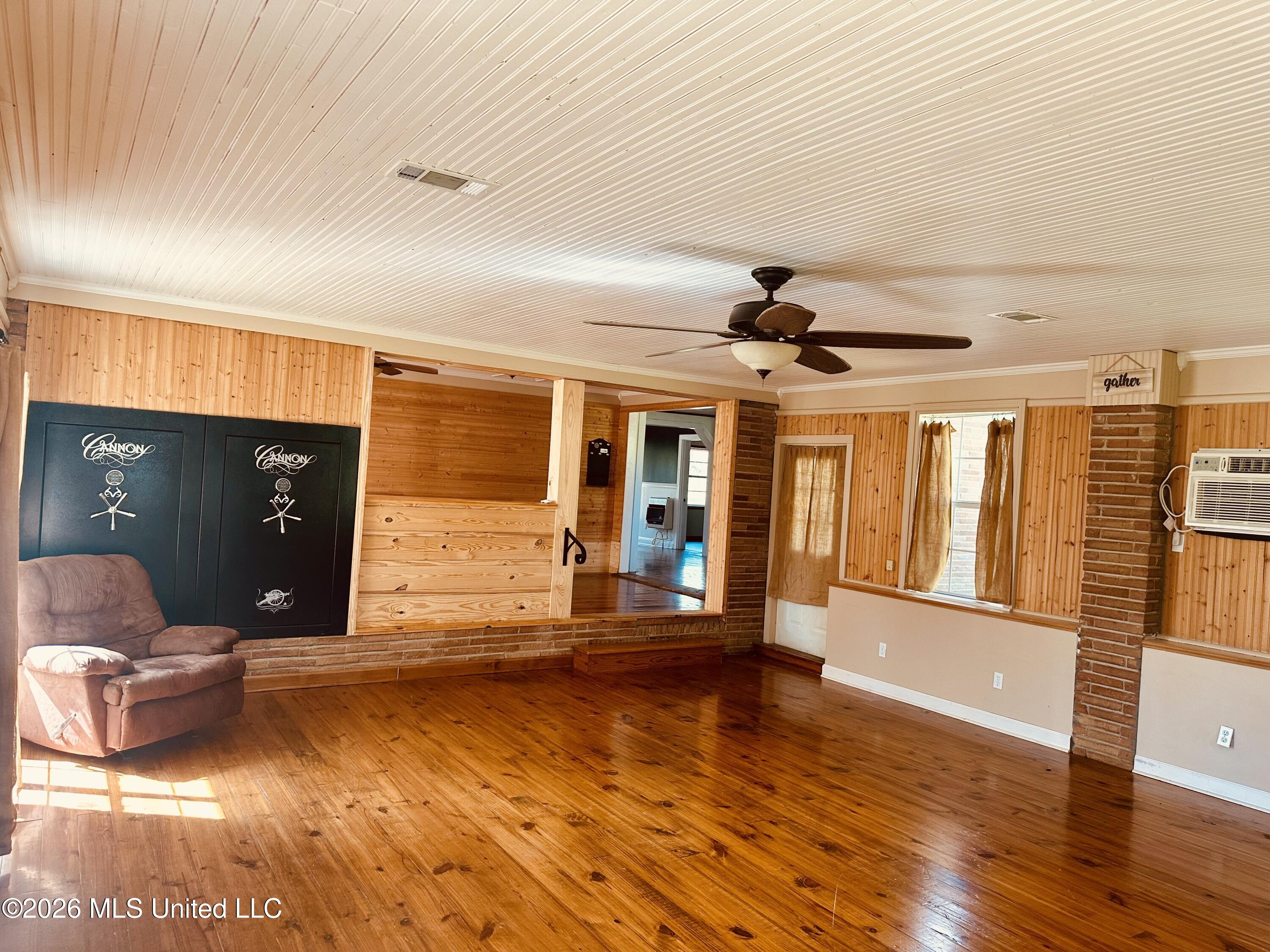 147 Clifford Road Natchez, MS 39120 - Photo 7 of 32 IMG_4424