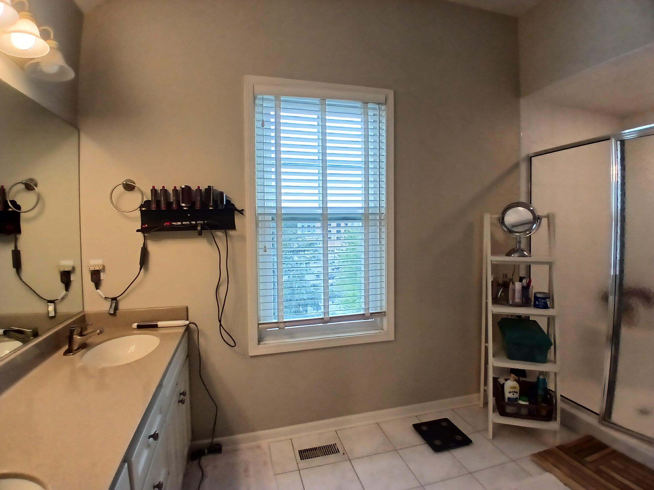 300 South Rath Avenue, Unit 5 Ludington, MI 49431 - Photo 23 of 28 Upper Floor Primary Bath