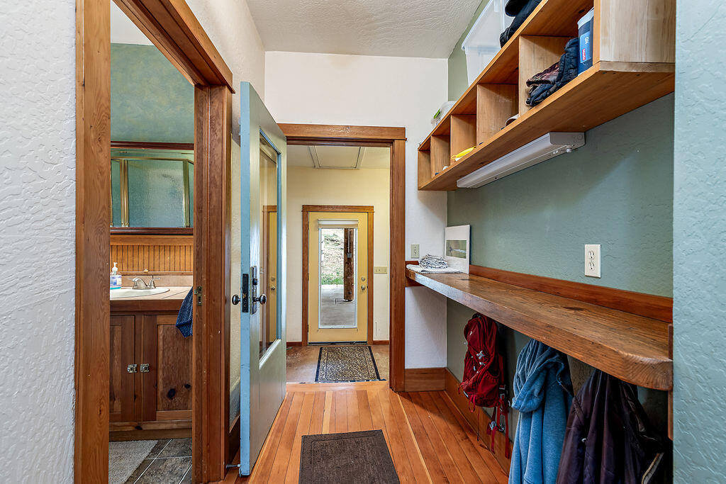 2245 Colestin Road Ashland, OR 97520 - Photo 10 of 69 10