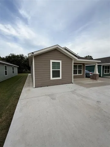 a house view with a backyard space