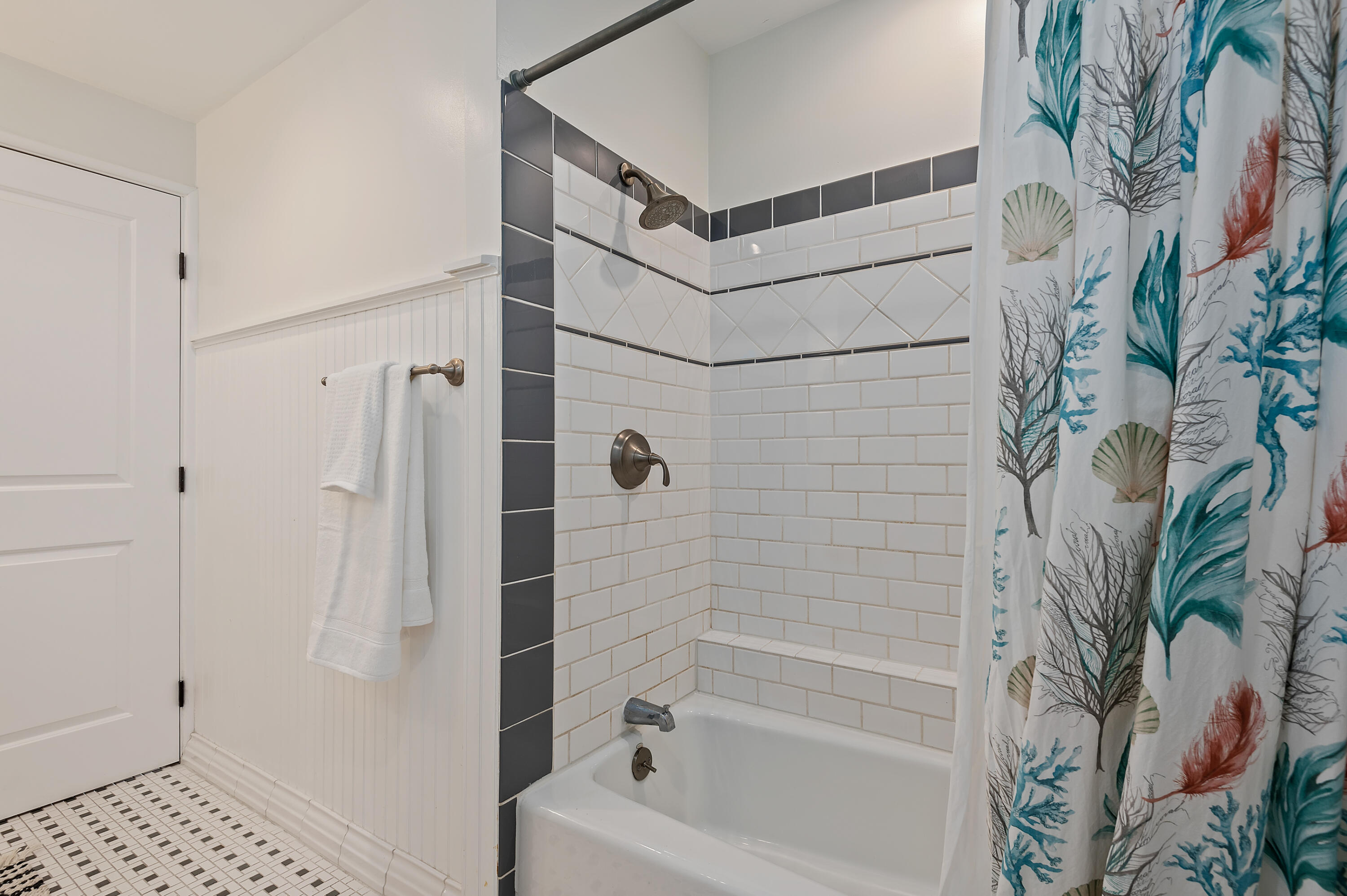 434 Terrace Road Santa Barbara, CA 93109 - Photo 20 of 31 20 - Bathroom 2