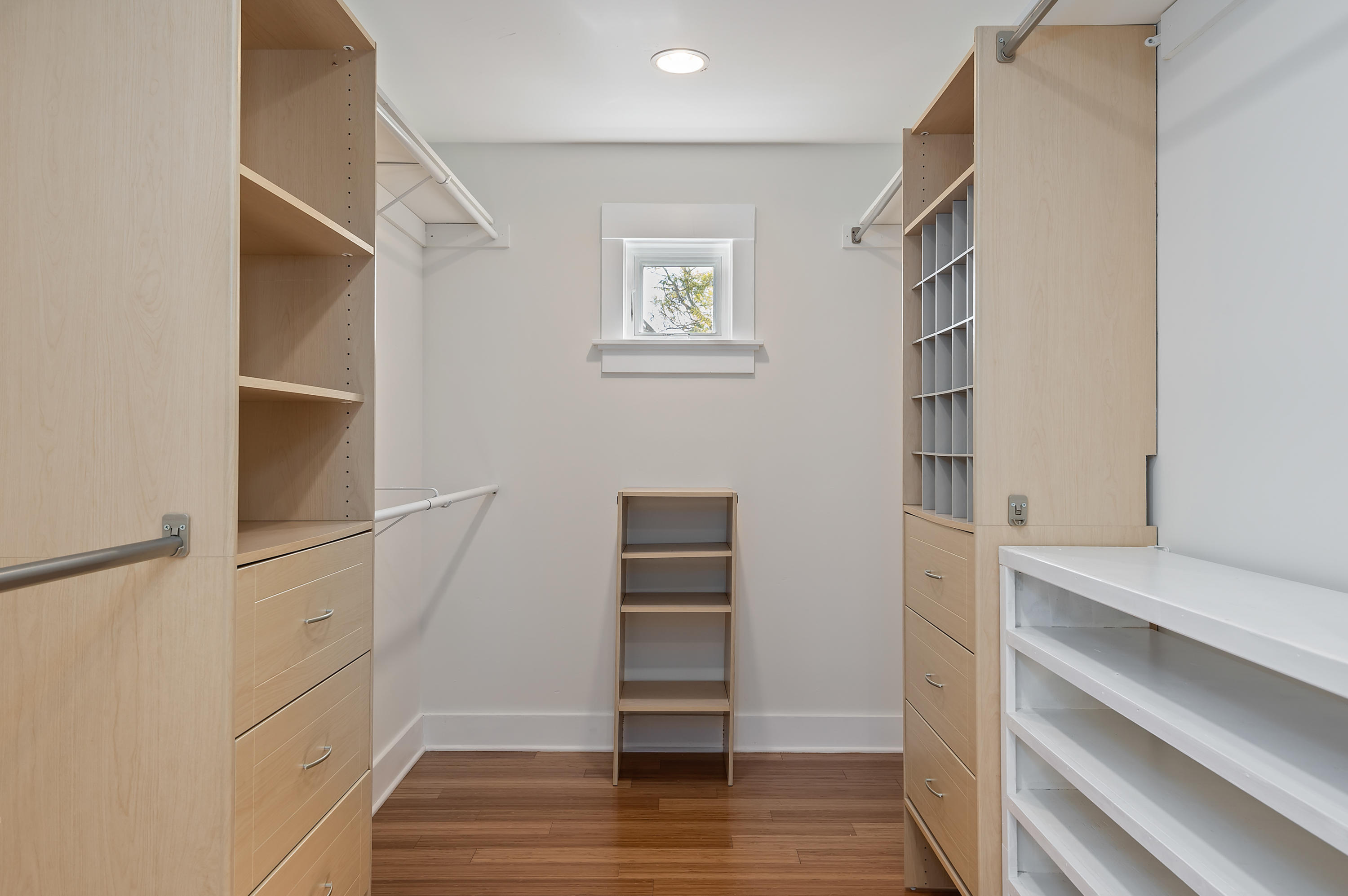 434 Terrace Road Santa Barbara, CA 93109 - Photo 26 of 31 26 - Primary Closet
