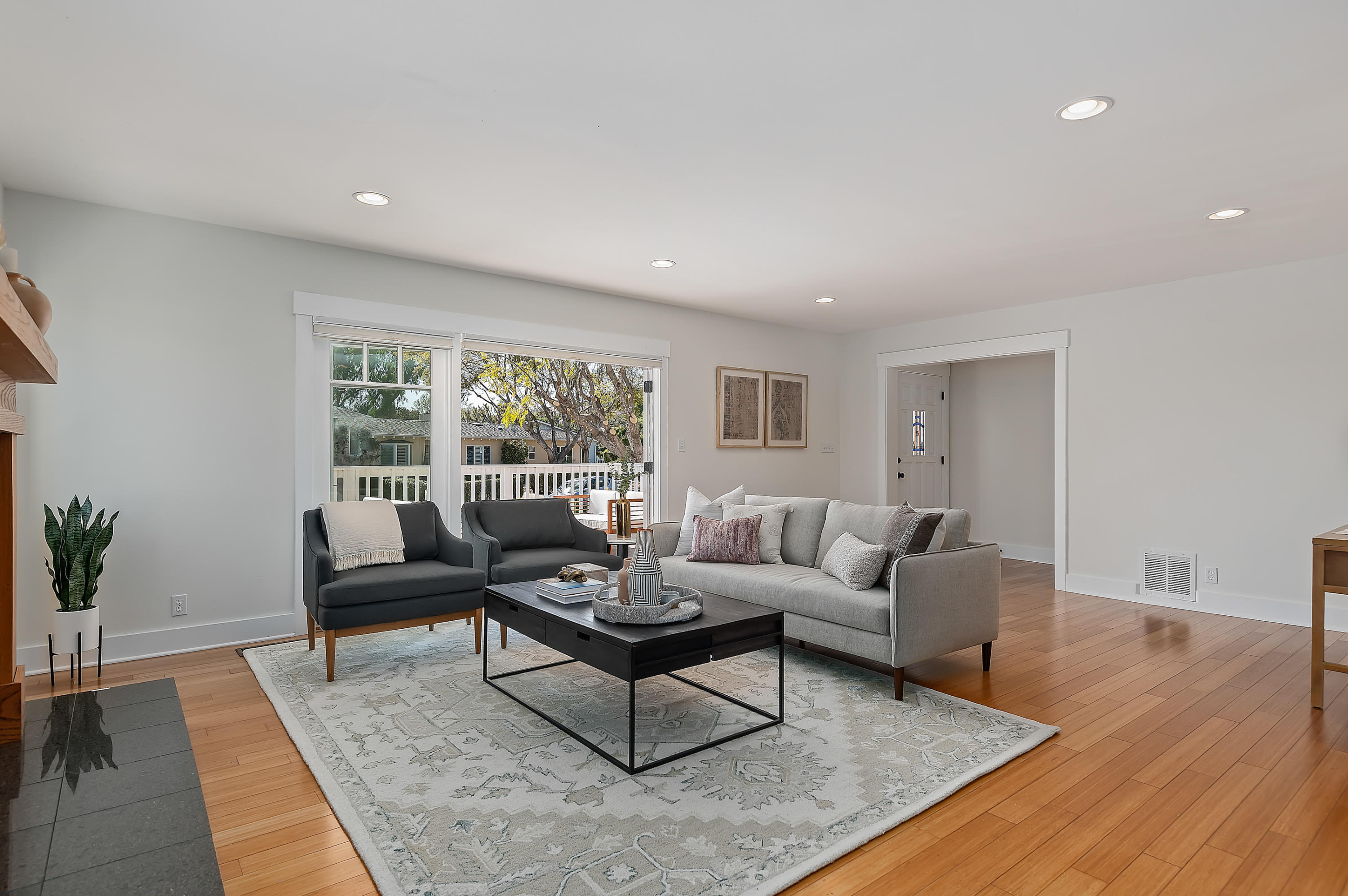 434 Terrace Road Santa Barbara, CA 93109 - Photo 9 of 31 09 - Living Room