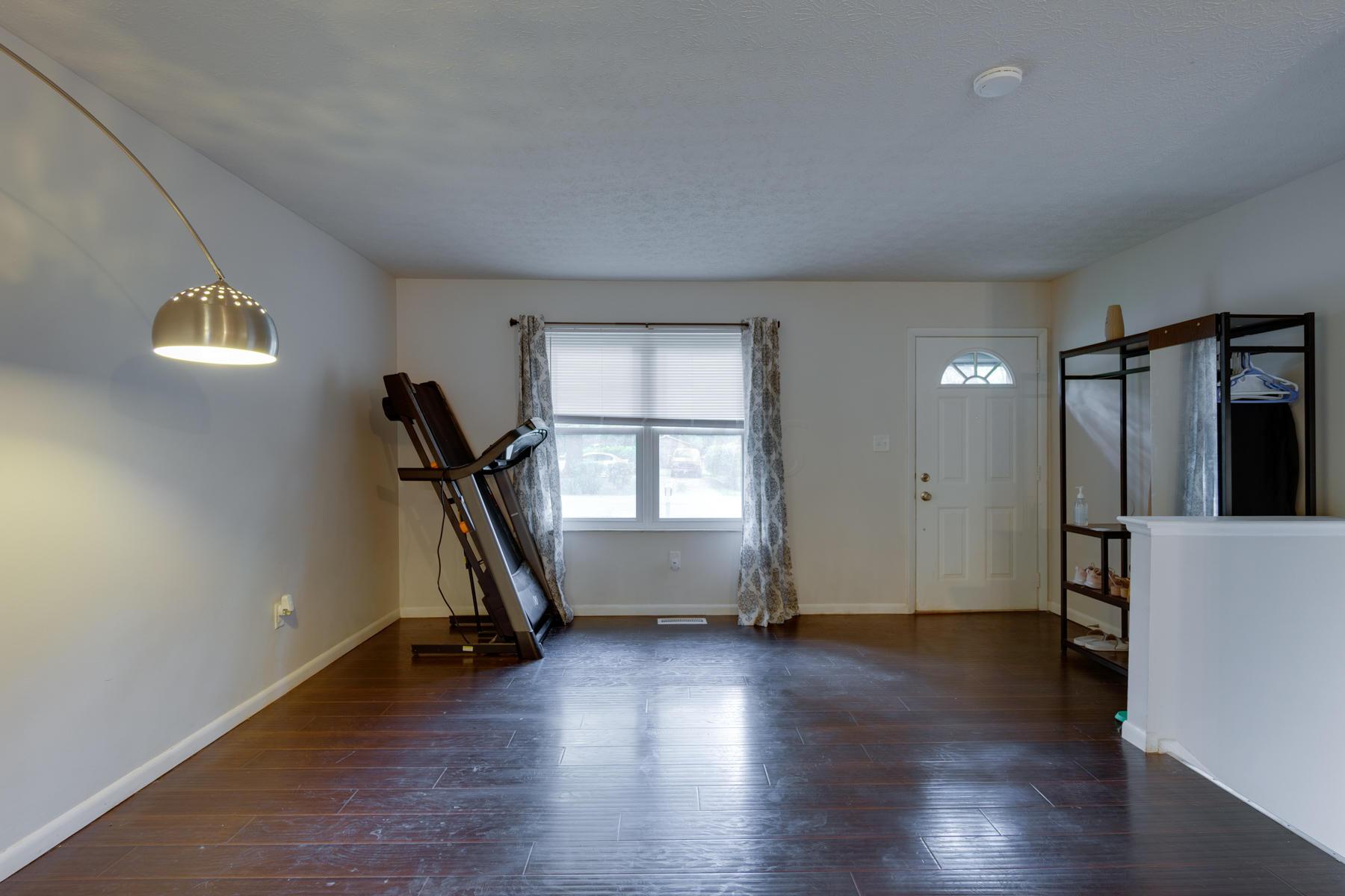 676 Hines Road Columbus, OH 43230 - Photo 5 of 29