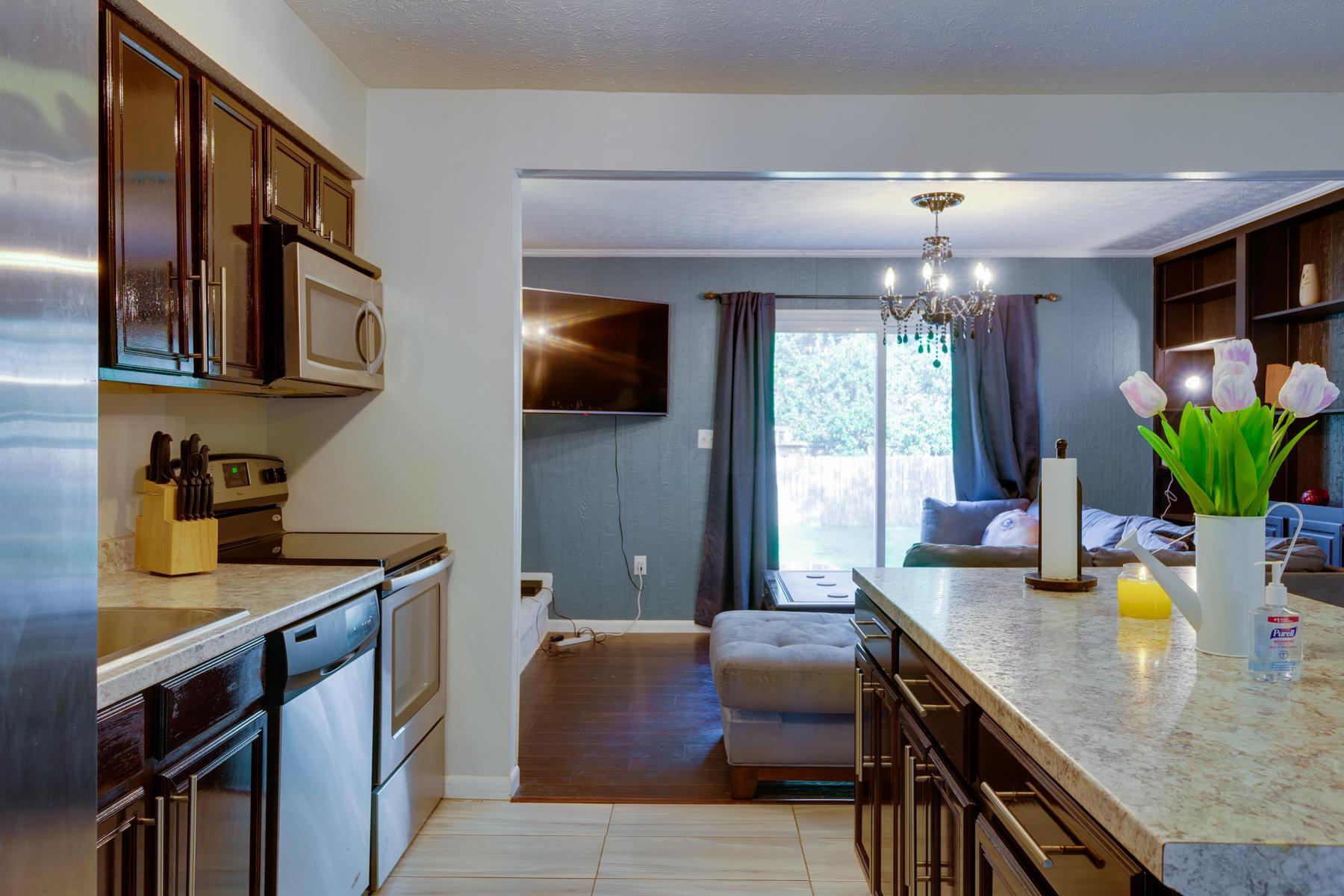 676 Hines Road Columbus, OH 43230 - Photo 7 of 29
