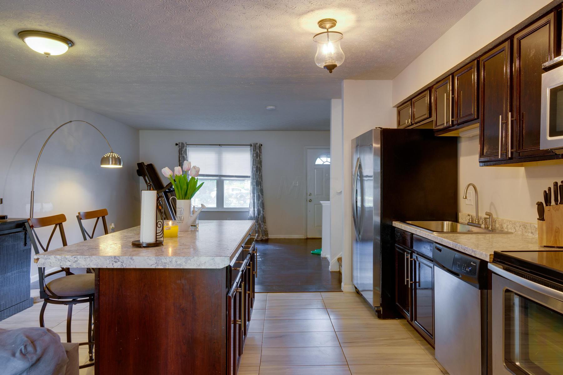676 Hines Road Columbus, OH 43230 - Photo 8 of 29