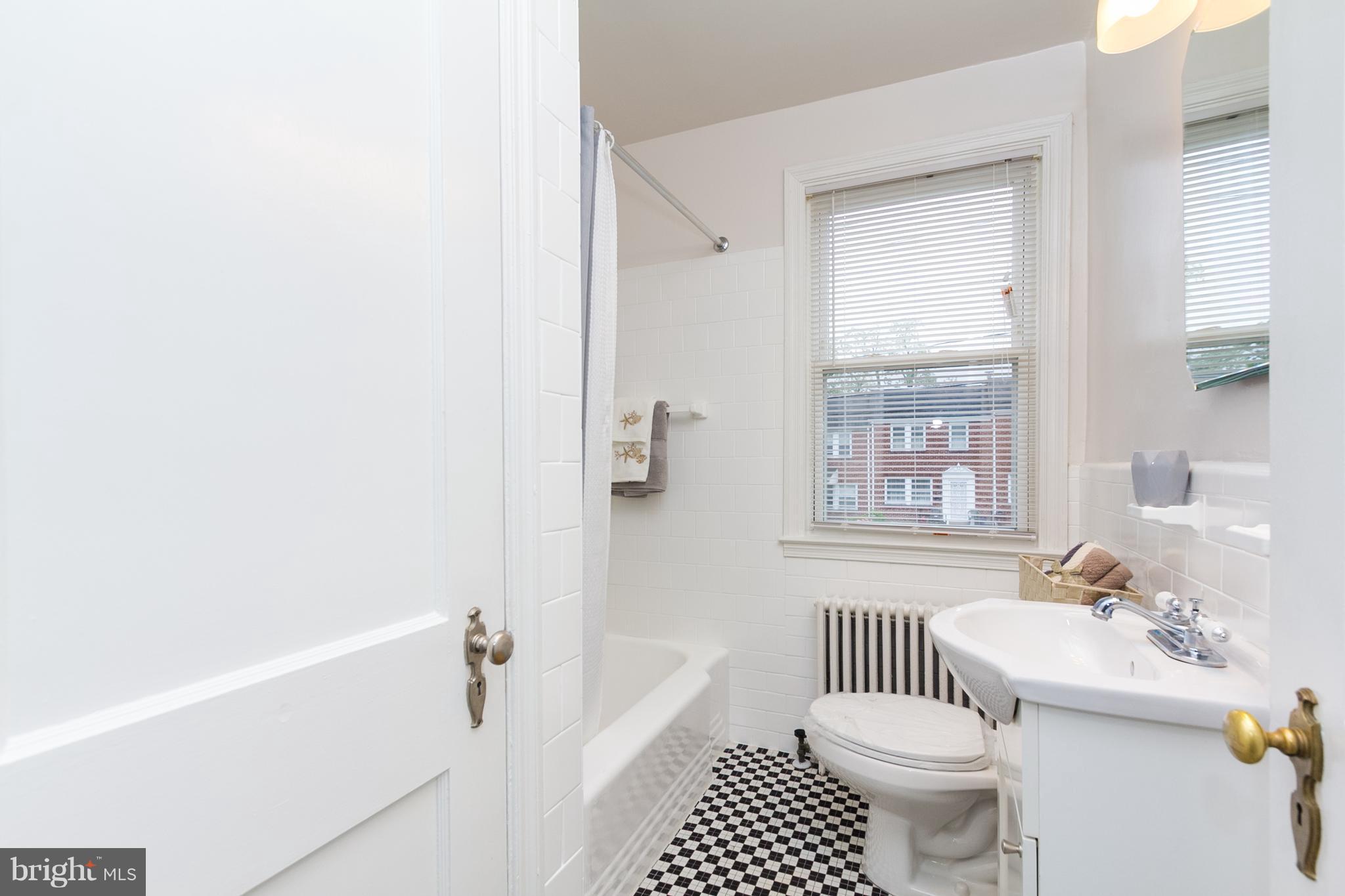 5228 Old Frederick Road Baltimore, MD 21229 - Photo 17 of 28 a bathroom with a sink toilet a shower and bathtub