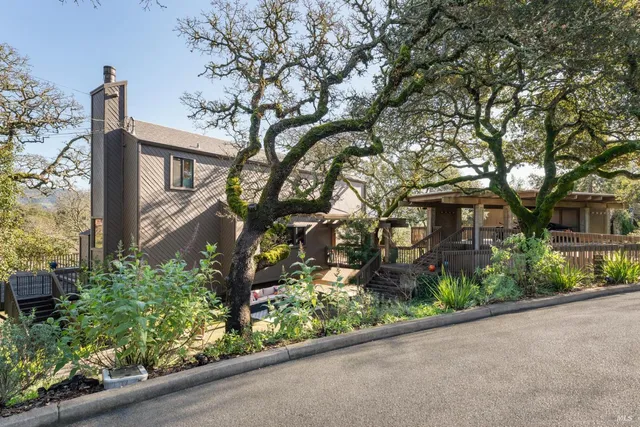 $3,300,000 | 14 Oak Grove Way, Napa, CA 94559