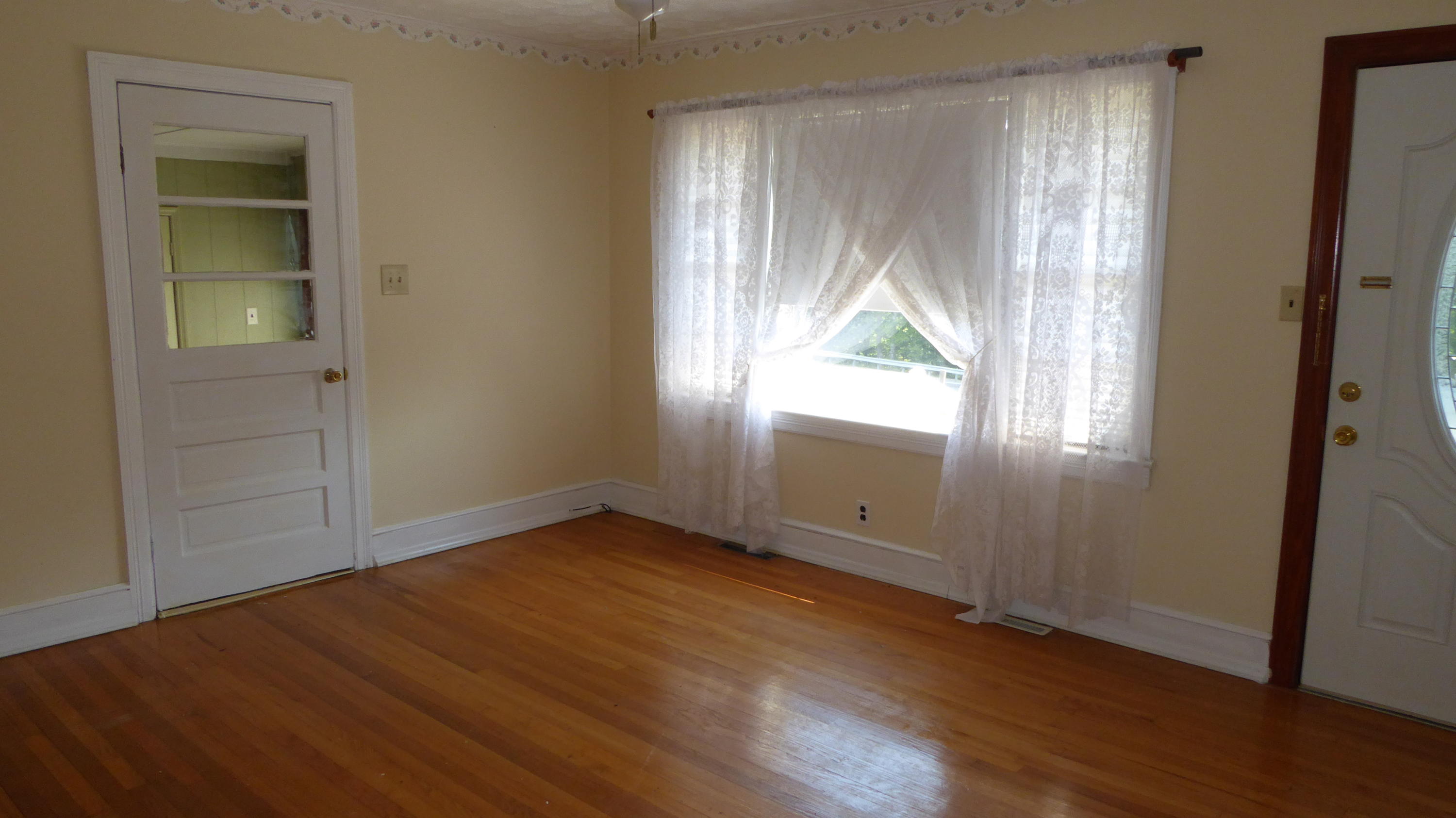 57 Horsley Road Bassett, VA 24055 - Photo 3 of 37 3 Living Room
