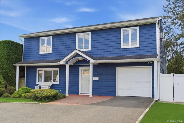 $749,000 | 750 Outlook Avenue, West Babylon, NY 11704