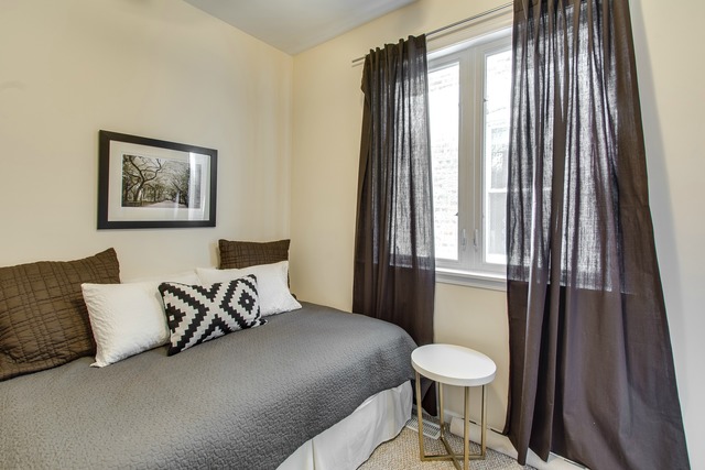 2629 West Haddon Avenue, Unit 2 Chicago, IL 60622 - Photo 7 of 8 a bedroom with a bed and a painting on the wall
