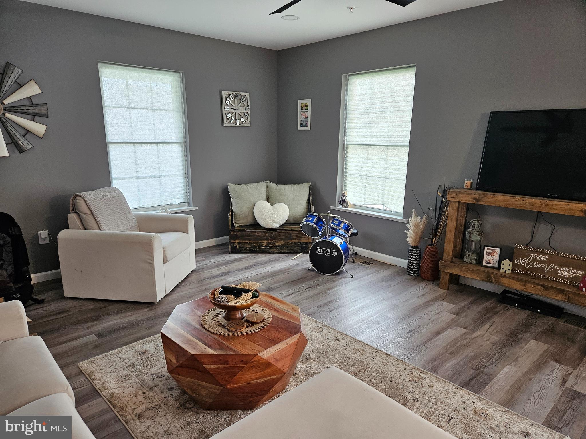 506 Pintail Street Greensboro, MD 21639 - Photo 2 of 15 Living room