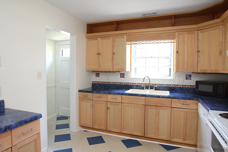5801 Nottoway Court, Unit E Raleigh, NC 27609 - Photo 5 of 25 Kitchen