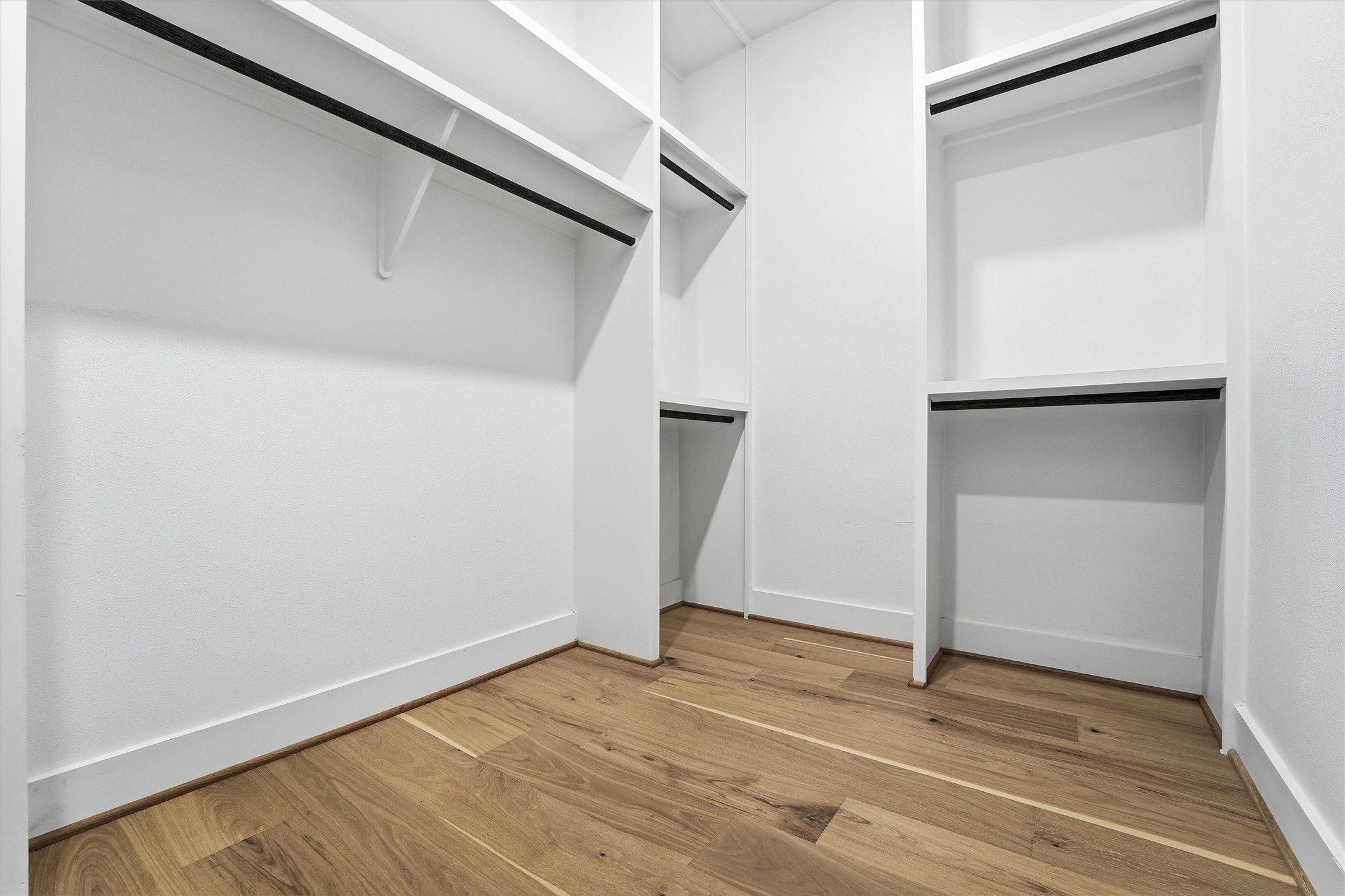 5004 Darling Street Houston, TX 77007 - Photo 30 of 41 Expansive second walk-in closet