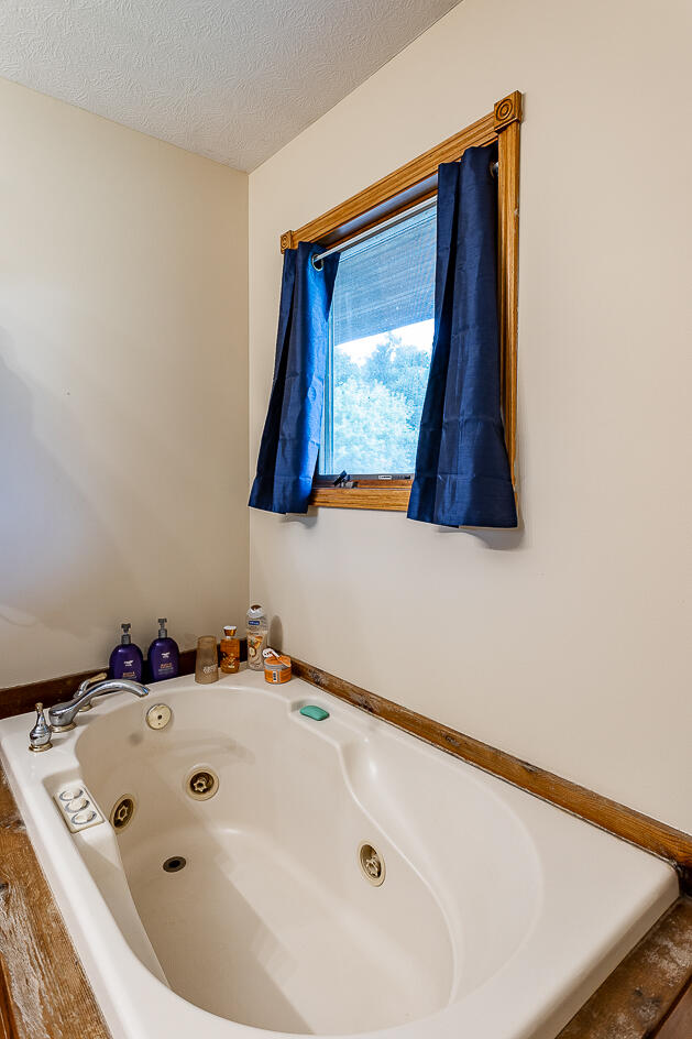 5243 Meridian Road Leslie, MI 49251 - Photo 16 of 43 0N0A7709