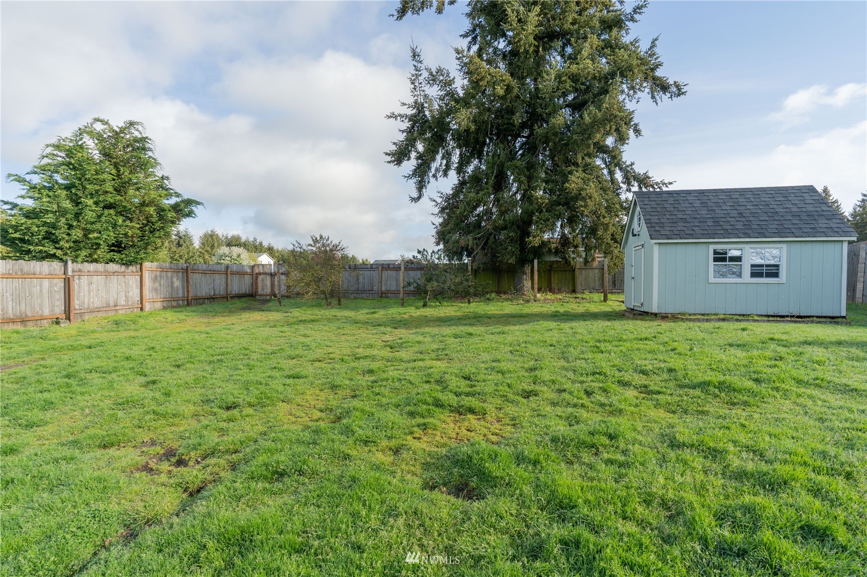 18726 Deerfield Lane Southwest Rochester, WA 98579 - Photo 26 of 27 a backyard of a house with lots of green space