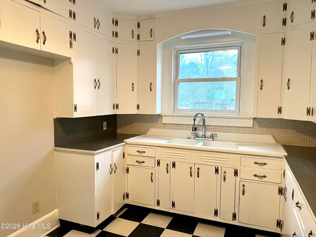 $1,800 | 639 East Main Street, Belhaven, NC 27810