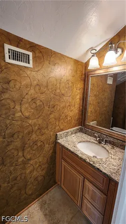 $2,400 | 6118 Montego Bay Loop, Fort Myers, FL 33908