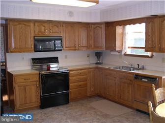 332 Yoder Road Harleysville, PA 19438 - Photo 6 of 12 Kitchen