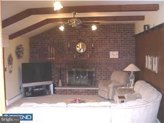 332 Yoder Road Harleysville, PA 19438 - Photo 8 of 12 Family Room