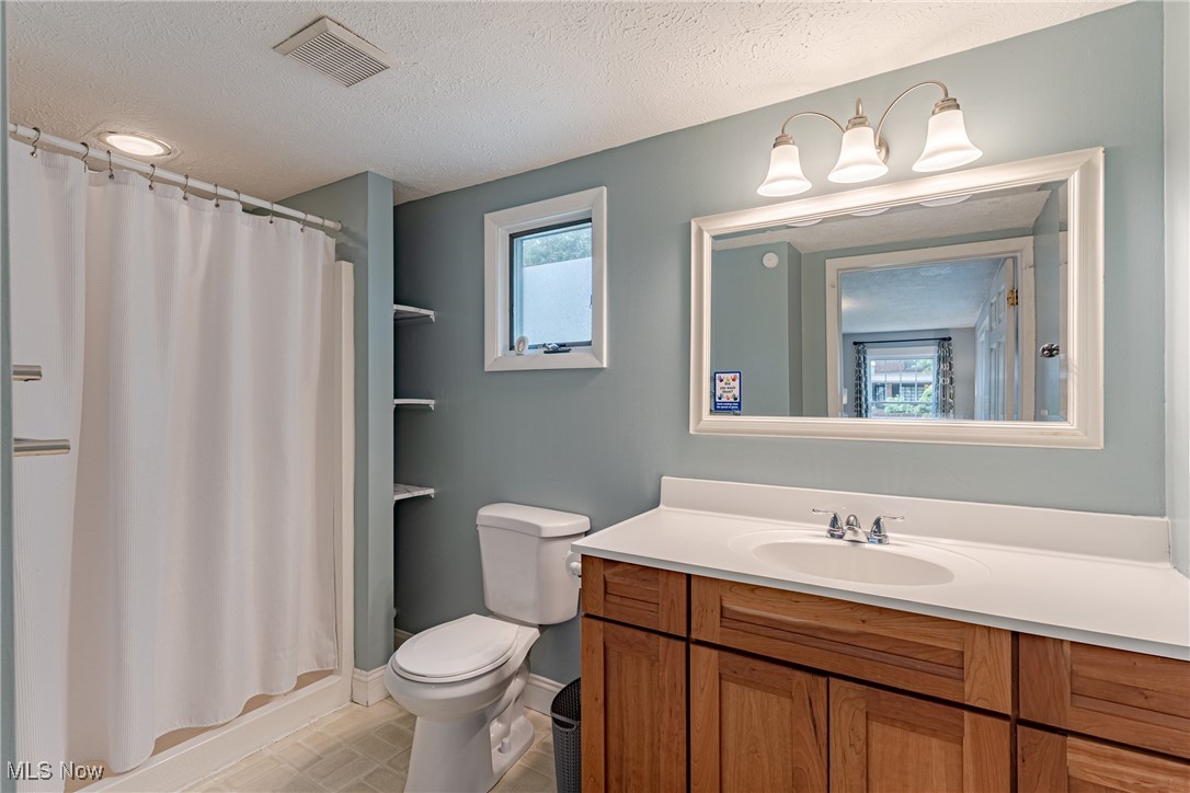 2192 Barrington Road Cleveland, OH 44118 - Photo 12 of 30
