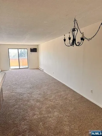 $1,700 | 240 Anderson Street, Unit 5H, Hackensack, NJ 07601