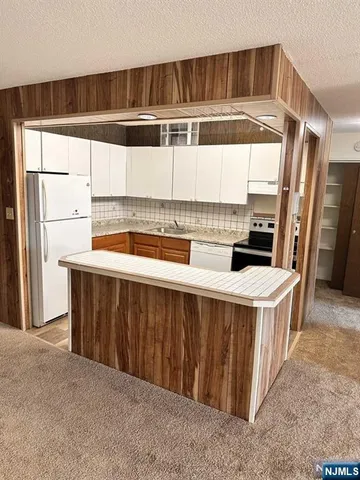 $1,800 | 240 Anderson Street, Unit 5H, Hackensack, NJ 07601