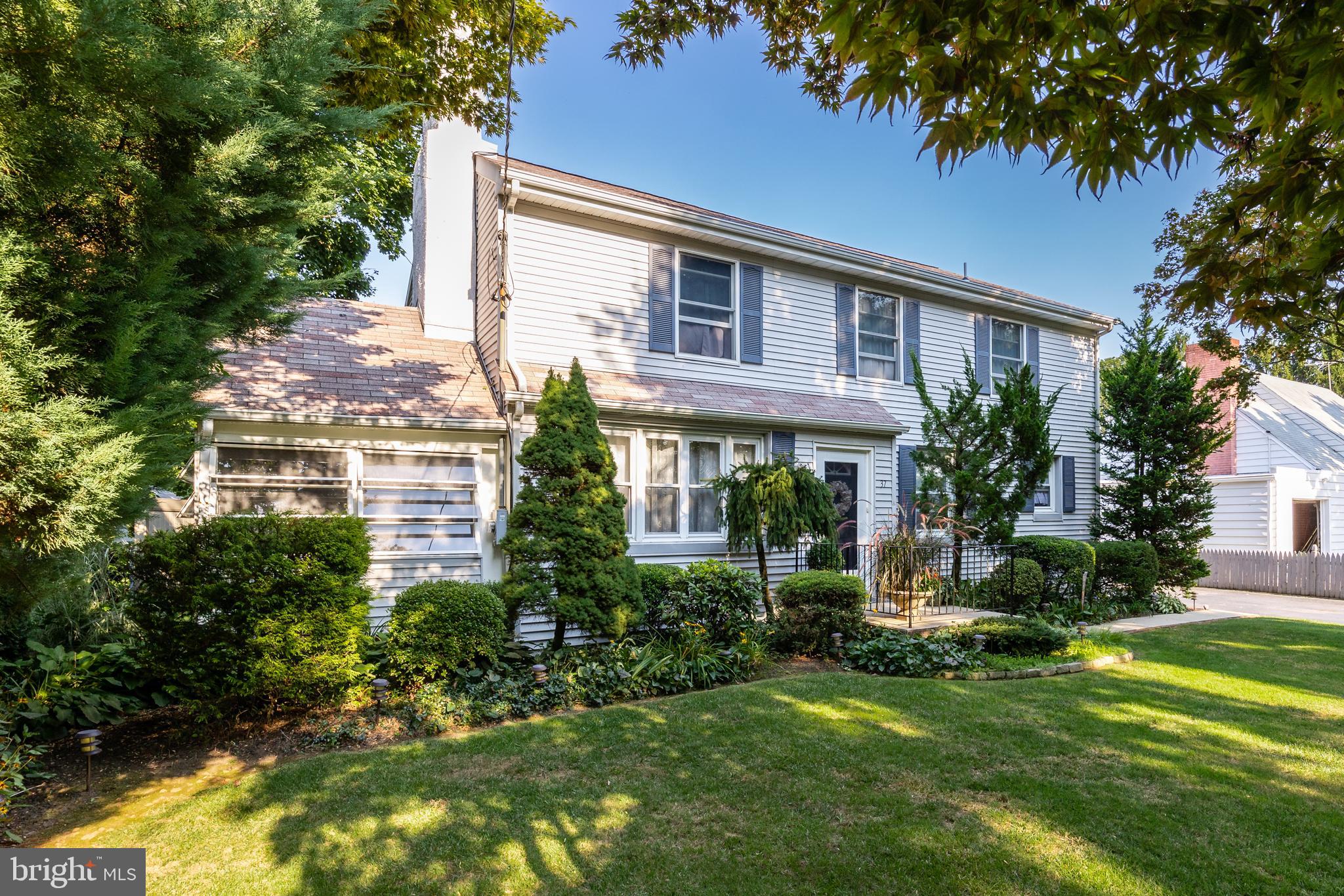 37 Edgewood Road Bordentown, NJ 08505 - Photo 2 of 51 Front