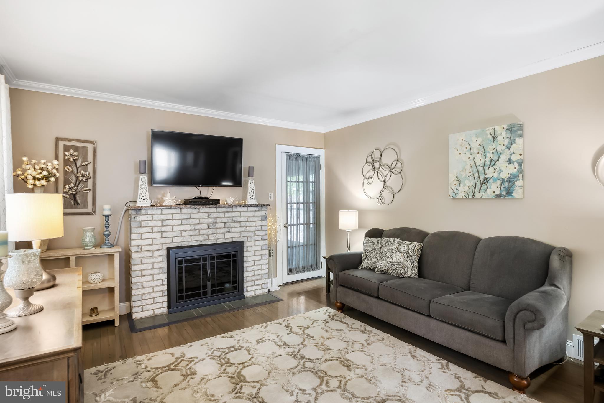 37 Edgewood Road Bordentown, NJ 08505 - Photo 5 of 51 Living Room