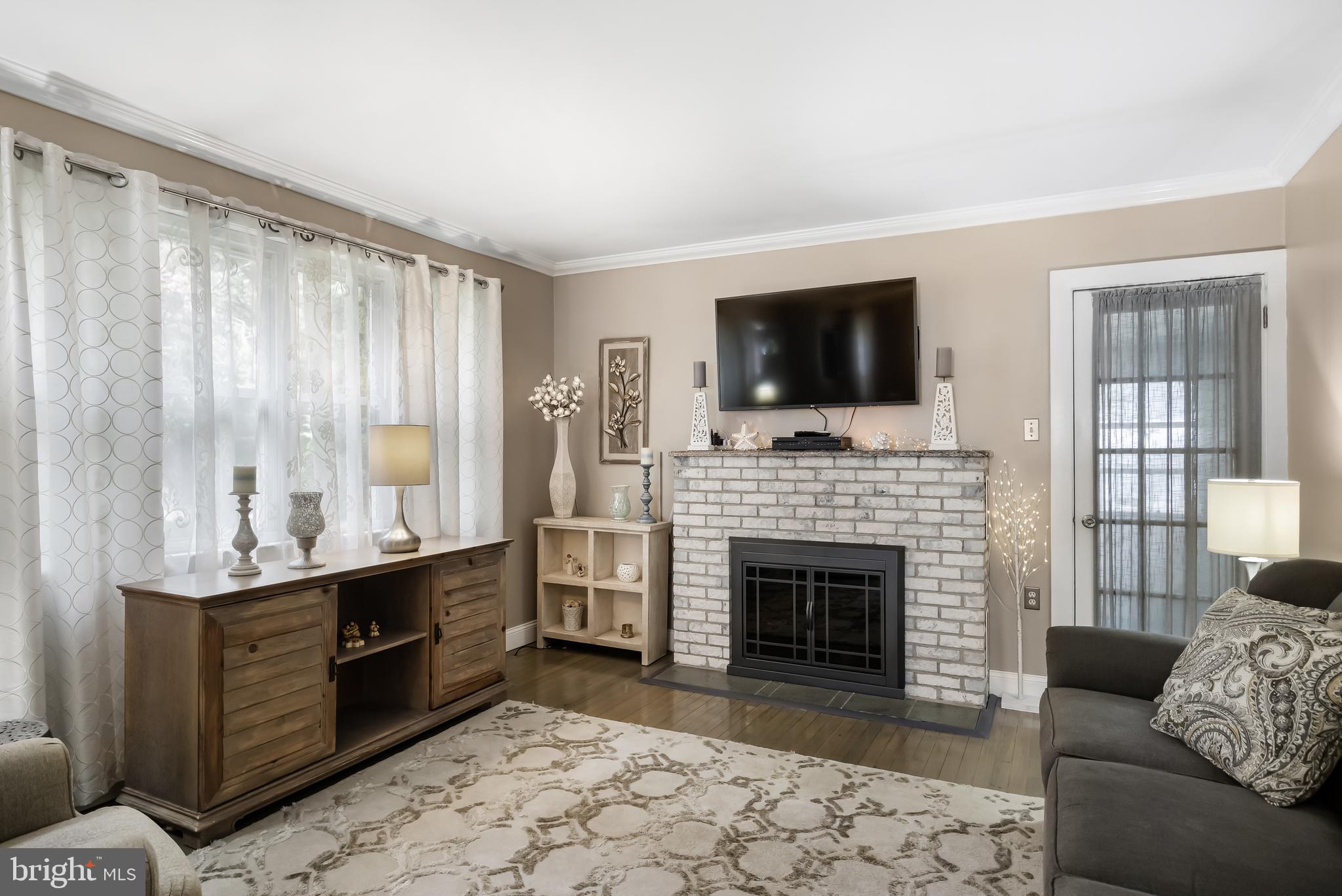 37 Edgewood Road Bordentown, NJ 08505 - Photo 6 of 51 Living Room