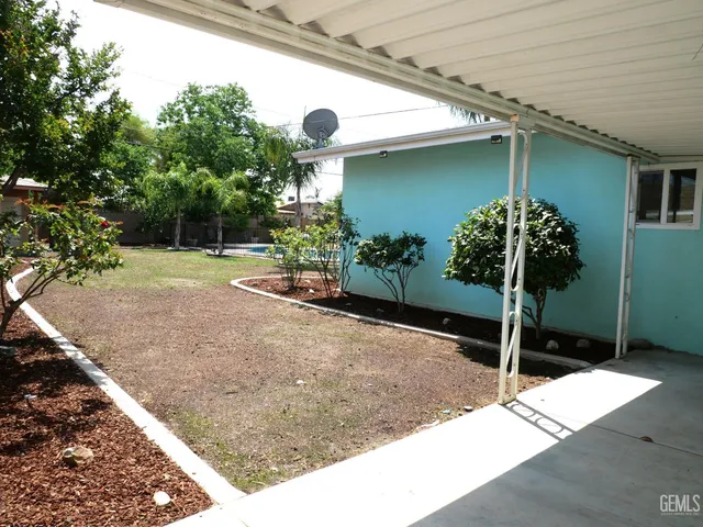 a backyard of a house