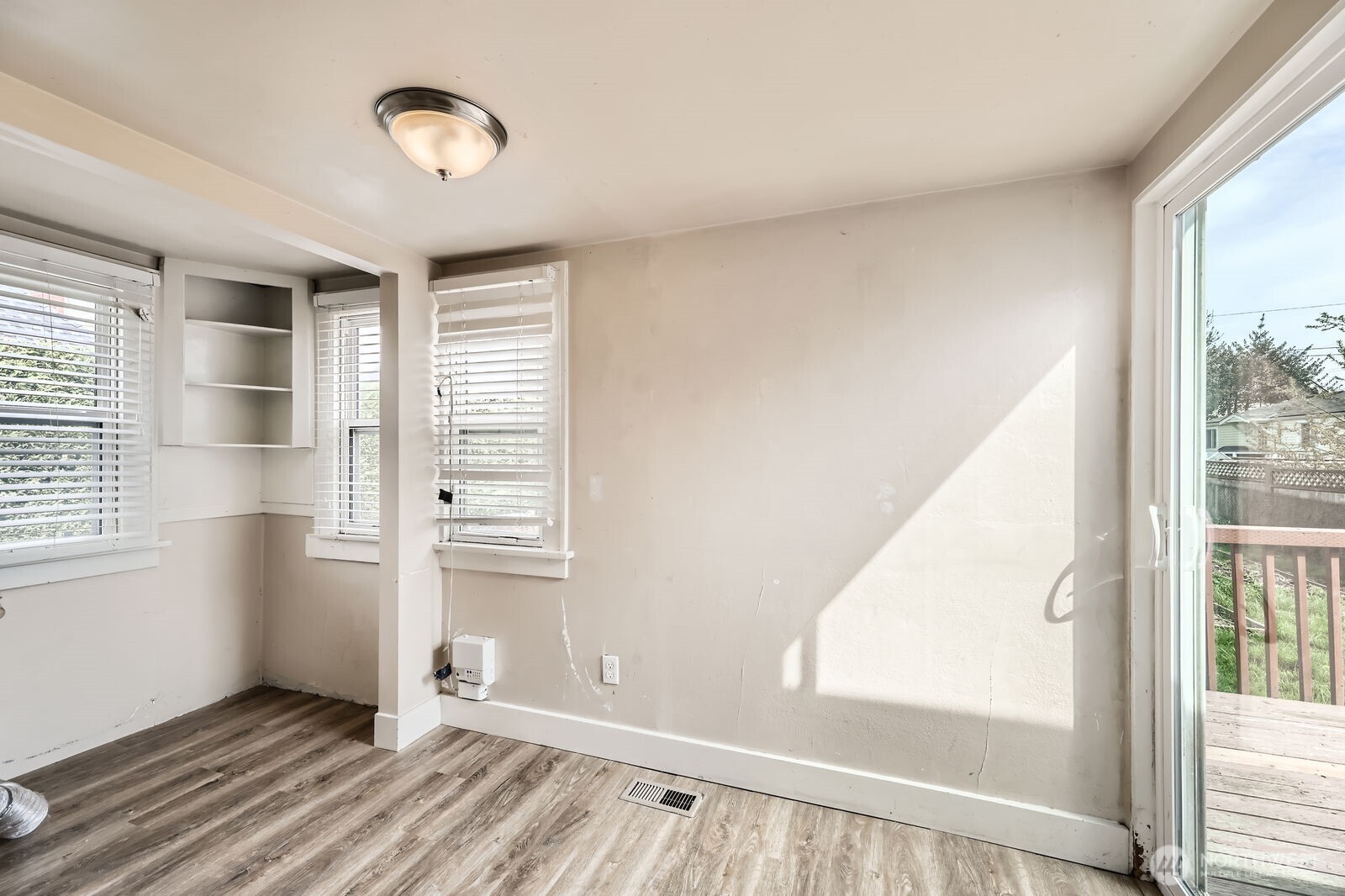 2723 Virginia Avenue Everett, WA 98201 - Photo 4 of 11