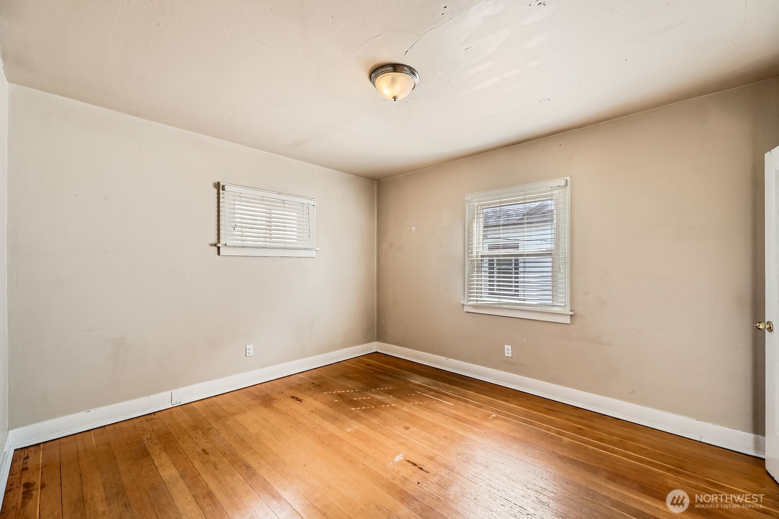 2723 Virginia Avenue Everett, WA 98201 - Photo 5 of 11