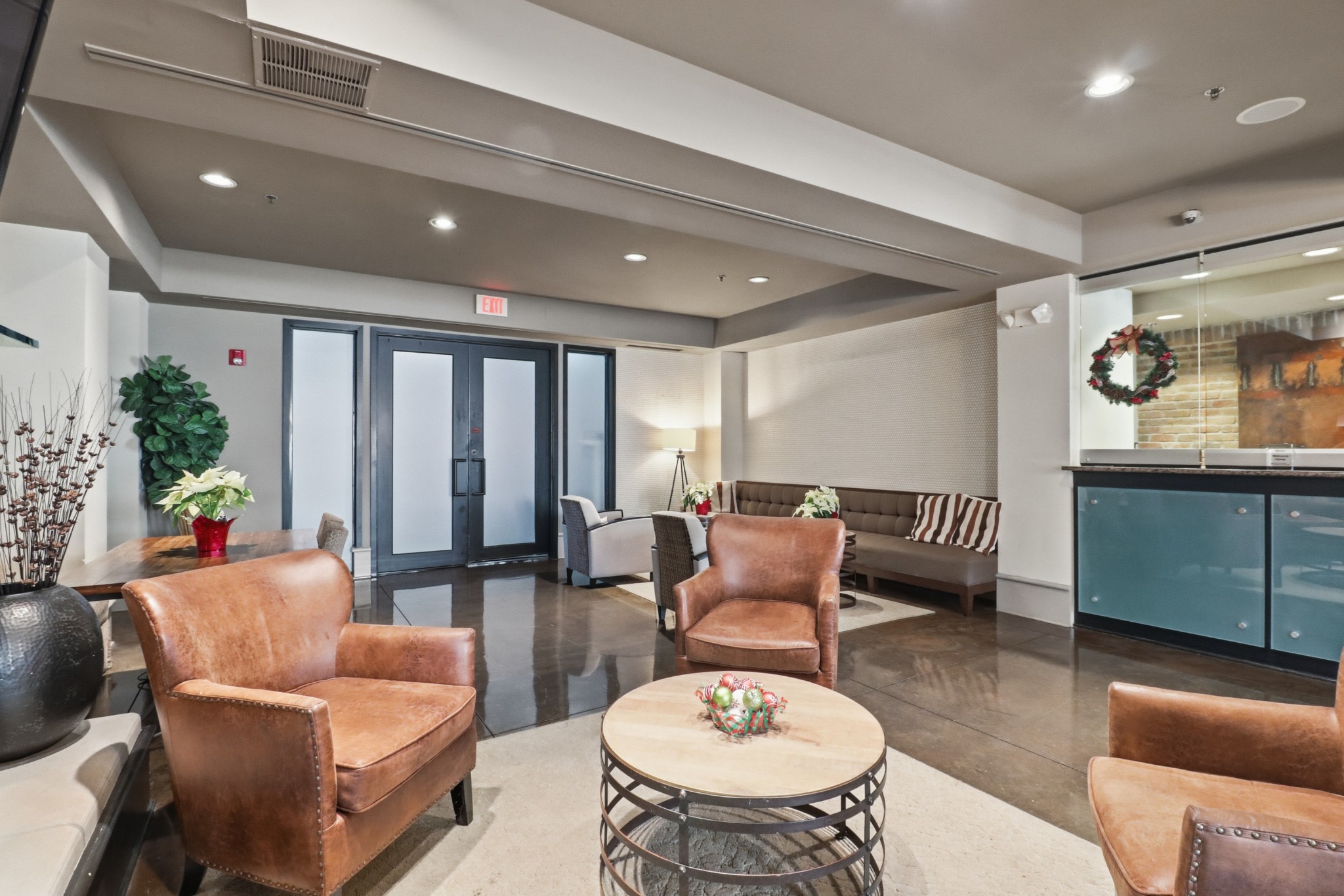 1803 Broadway, Unit 519 Nashville, TN 37203 - Photo 28 of 31 a living room with furniture and a large window