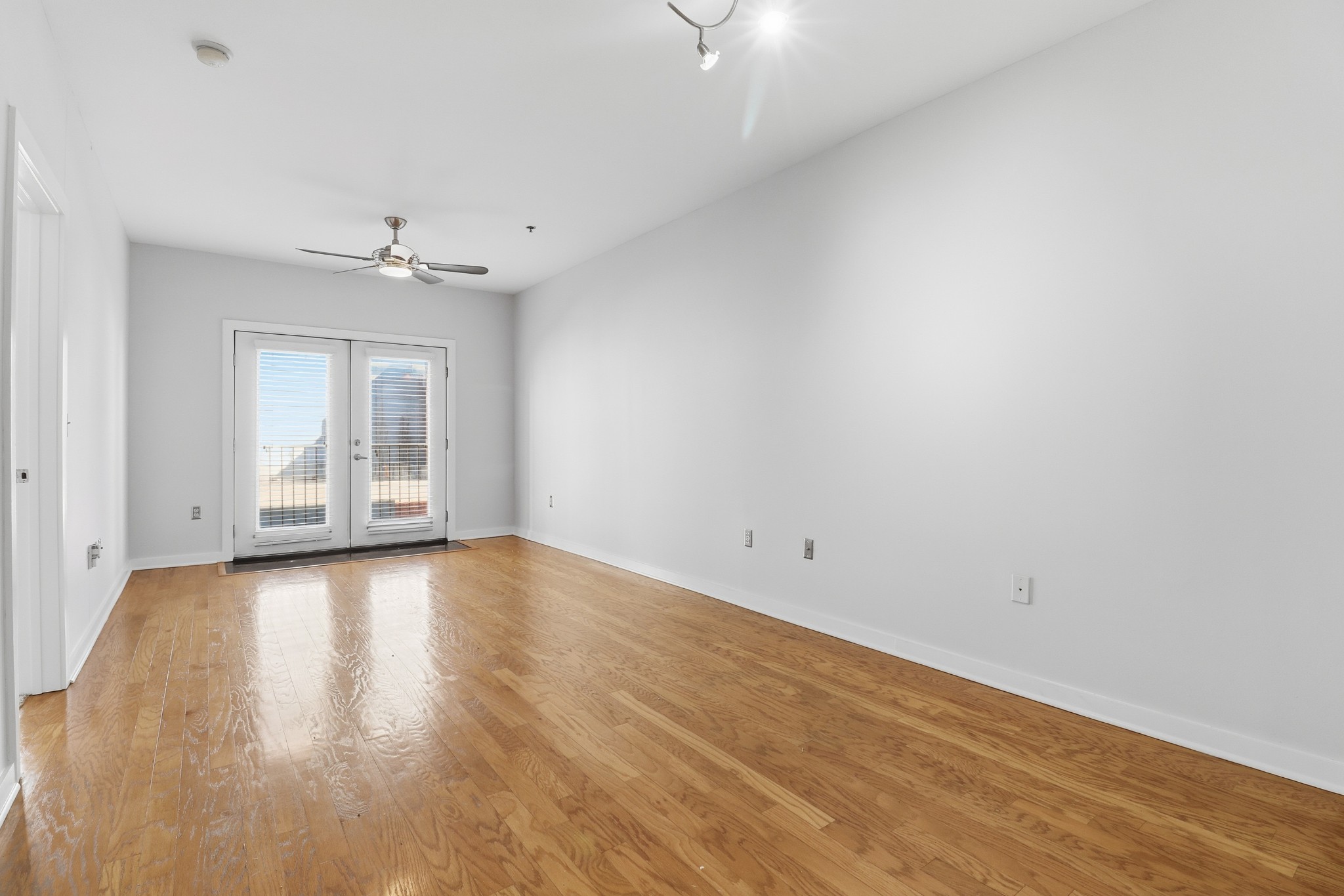 1803 Broadway, Unit 519 Nashville, TN 37203 - Photo 6 of 31 a view of empty room with wooden floor and fan