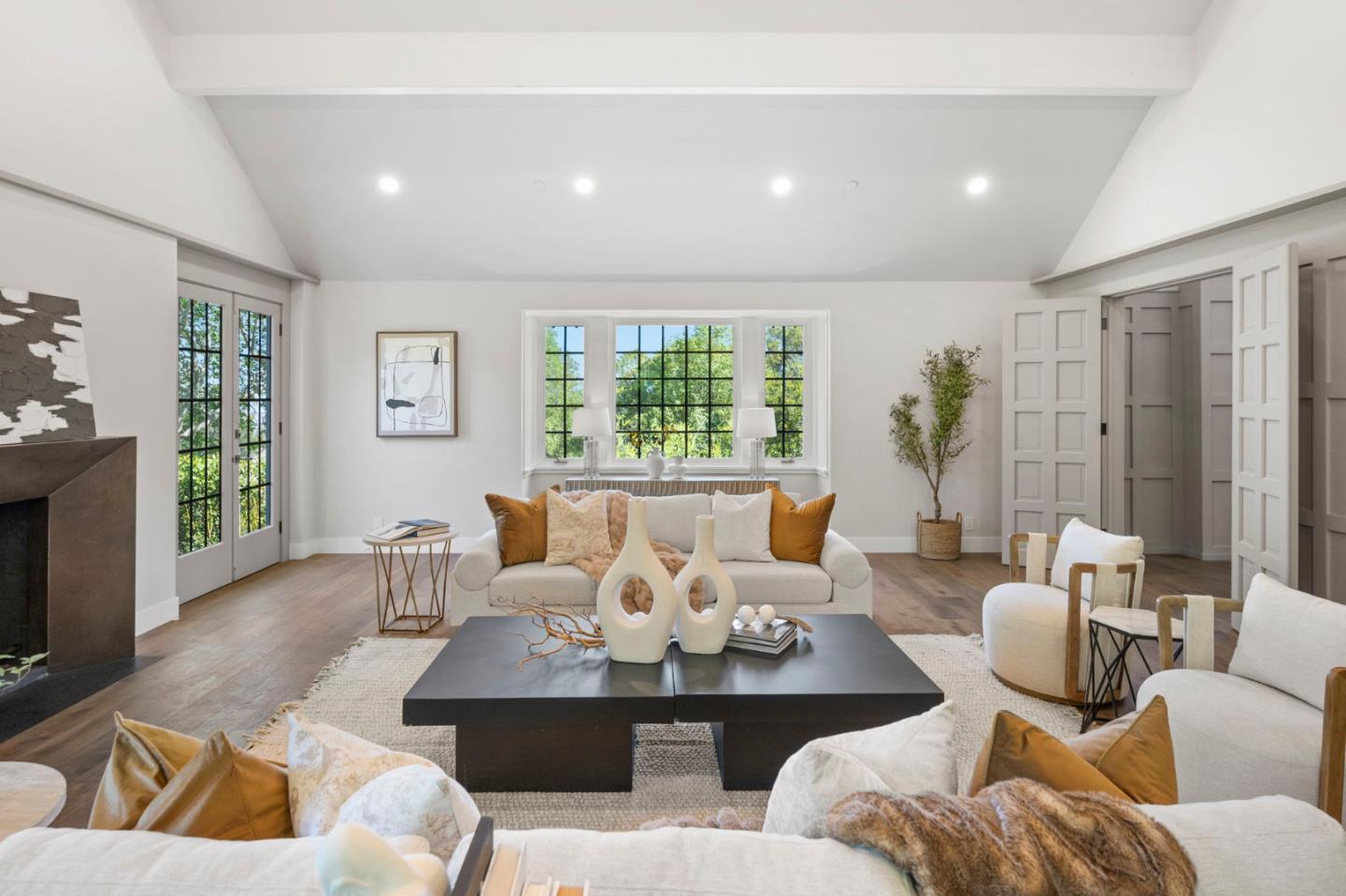 260 Robin Road Hillsborough, CA 94010 - Photo 18 of 96 Gallery Image 18